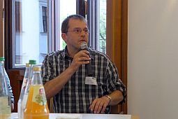Ralf Weyrauch (Kanu Schwaben Augsburg) präsentiert ebenfalls Erkenntnisse aus der Diskussionsrunde.