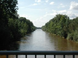 Blick flussaufwärts von der Inninger Wertachbrücke 200