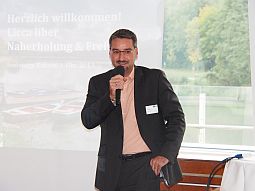 Ralph Neumeier (Wasserwirtschaftsamt Donauwörth) eröffnet den vierten Licca Liber-Workshop.