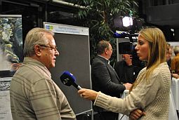 ...Günther Groß (Lechallianz) beantworteten die Fragen von Augsburg-TV-Reporterin Dela Dilling.