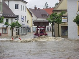 Juni 2002: Hochwasser in der Karl-Mantel-Straße beim Gesundbrunnenplatz