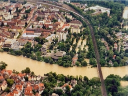 Hochwasser 1999 im Bereich der Eisenbahnbrücke