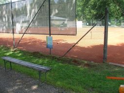 Hochwassermarke am Tennisclub in Günzburg