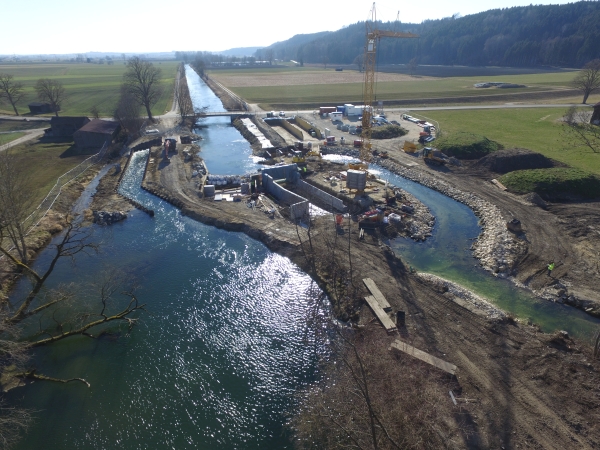Teilungswehr Mindelzell im Bauzustand (mit freundlicher Genehmigung der WALD + CORBE GmbH)