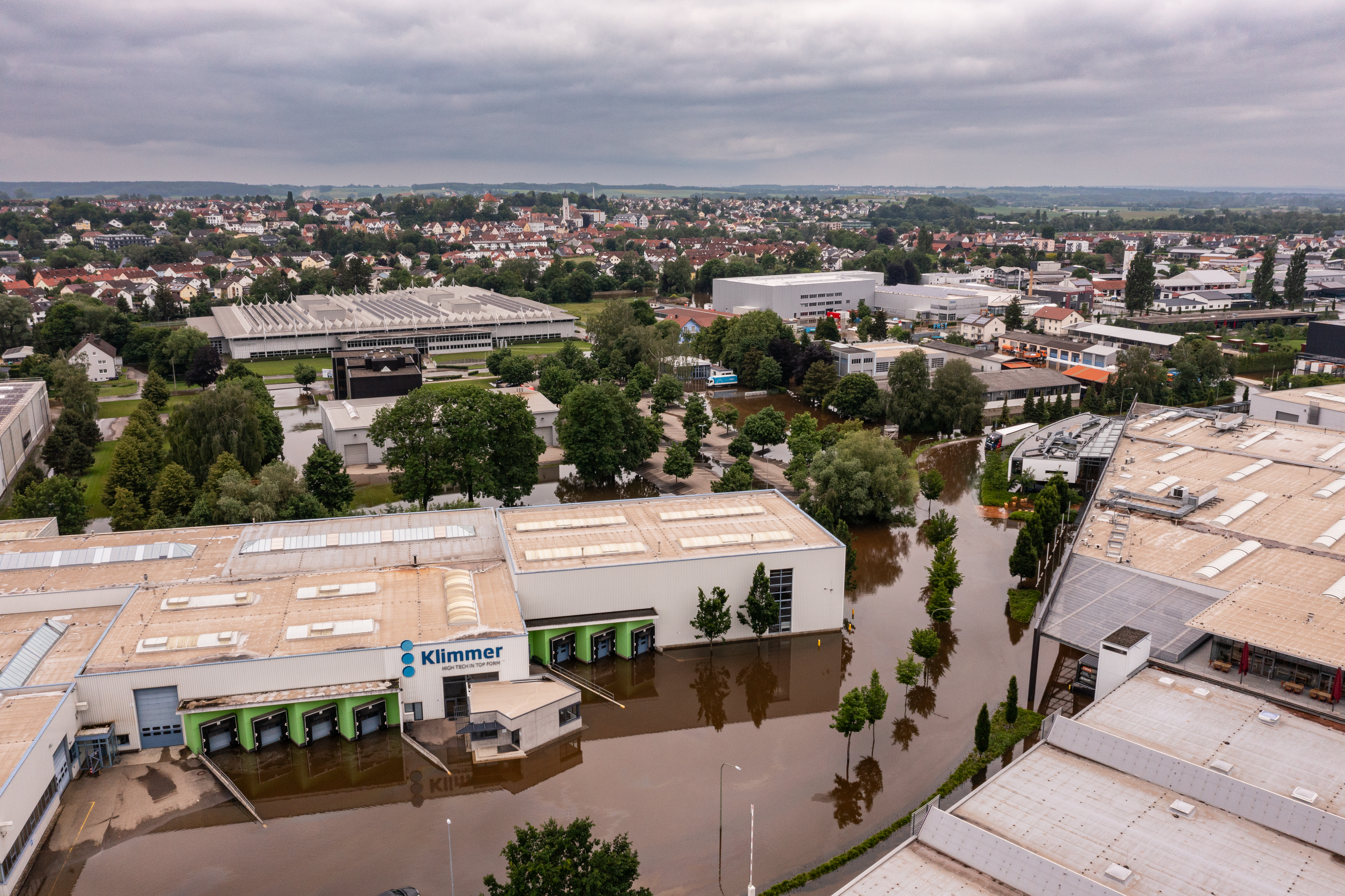 Abbildung 1 zeigt das Hochwasser am 03. Juni 2024 im Bereich der Industriehalle der Firma Klimmer