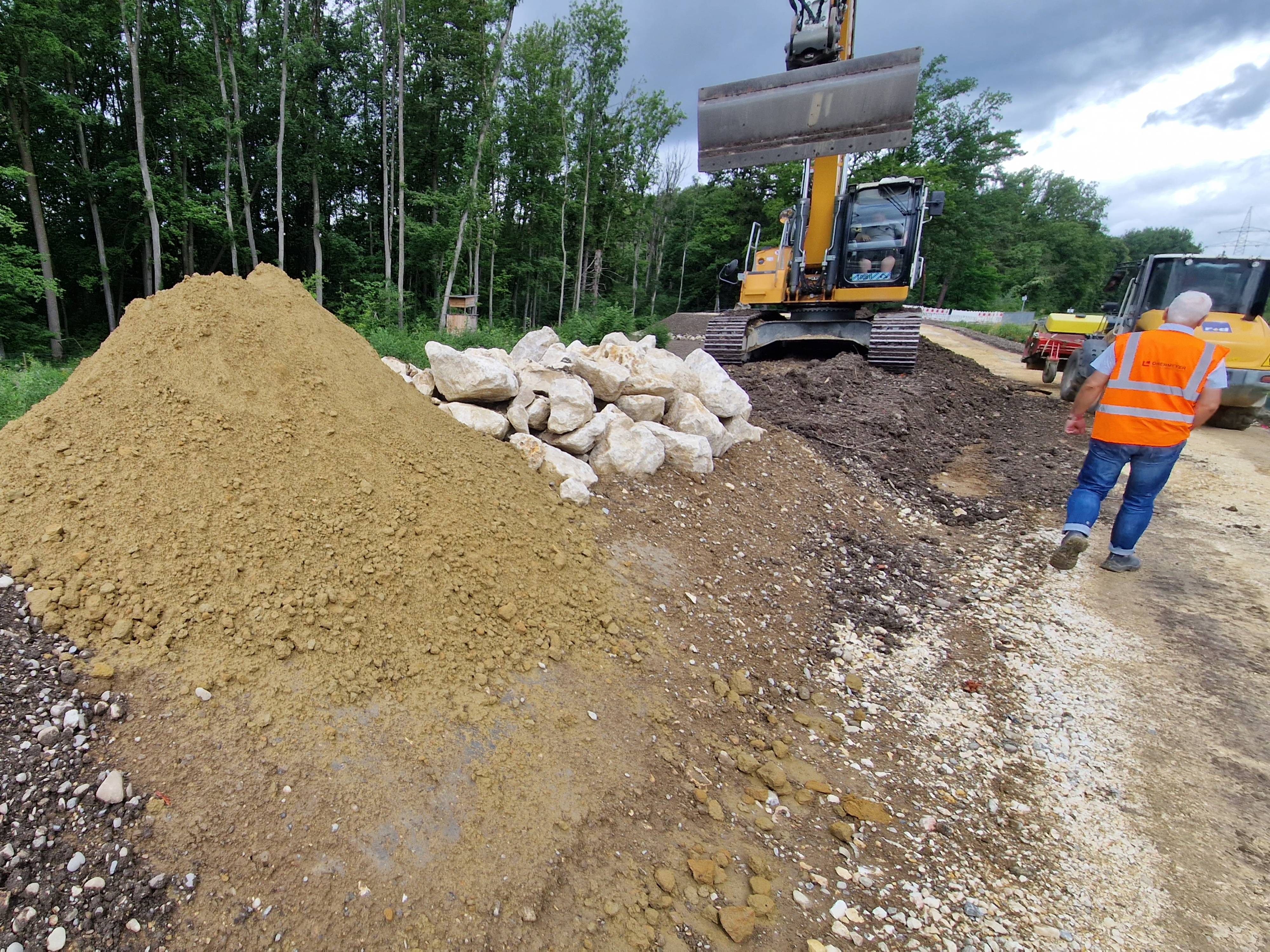 Materialen für den Deichbau und die Habitate für Kleintiere Materialien für den Deichbau und die Habitate für Kleintiere