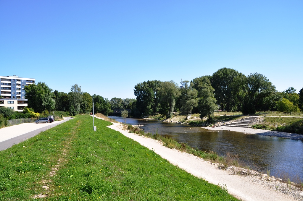 Wertach, Blickrichtung Nord auf die Localbahnbrücke nach der Umgestaltung