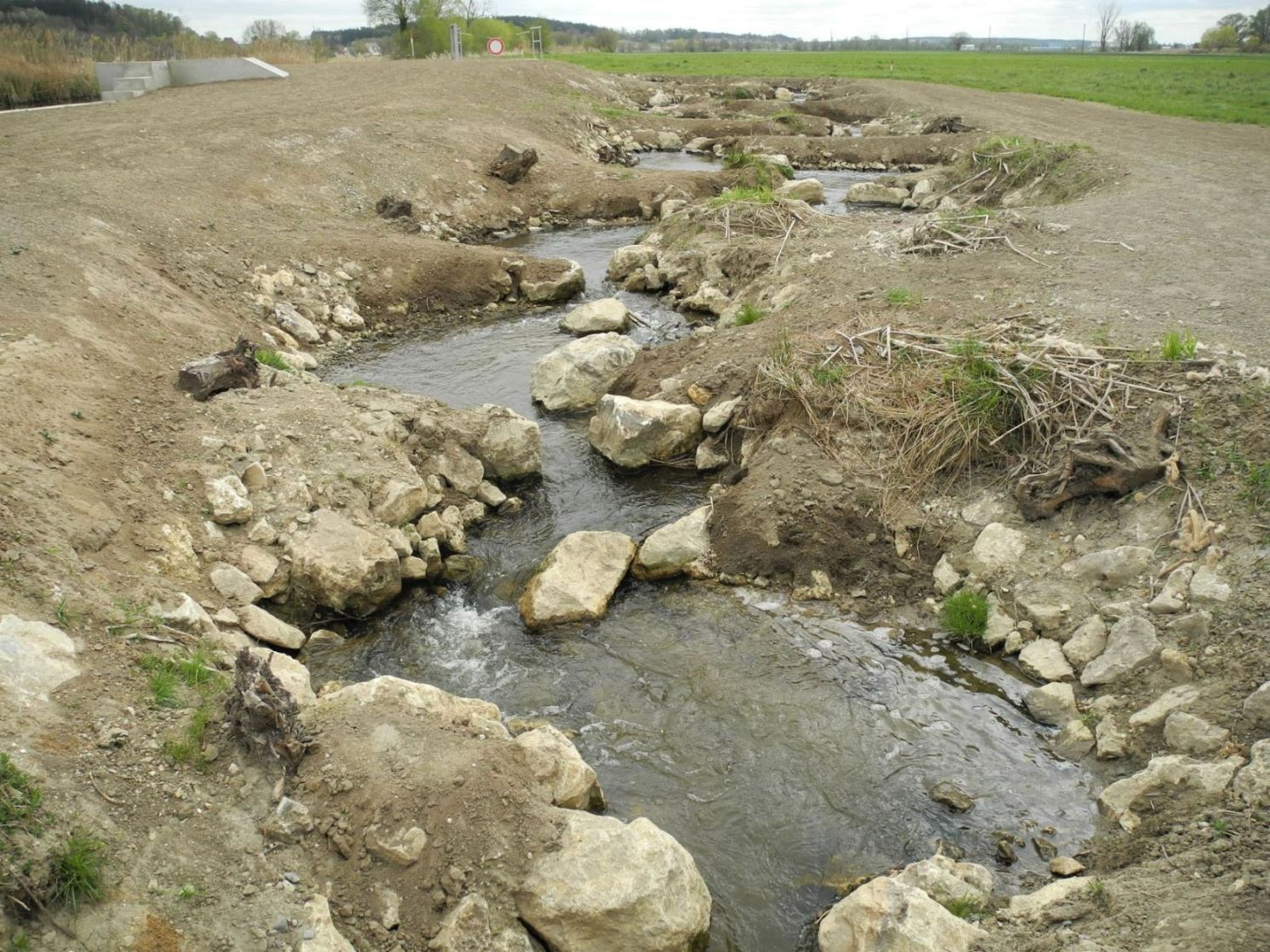 Naturnaher Beckenfischpass an der Zusam im Bauzustand … Naturnaher Beckenfischpass an der Zusam im Bauzustand …