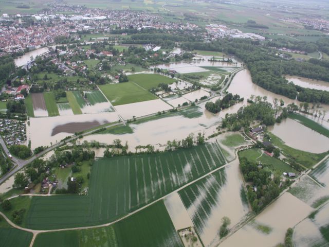 An der Donau kam es 2013 ebenfalls zu großlächigen Überschwemmungen im Ried wie hier auf dem Foto bei Lauingen An der Donau kam es 2013 ebenfalls zu großlächigen Überschwemmungen im Ried wie hier auf dem Foto bei Lauingen